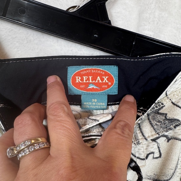 Tommy Bahama Boardshorts Mens Size 38 Cream Relax Waves All Over Print - Picture 3 of 8